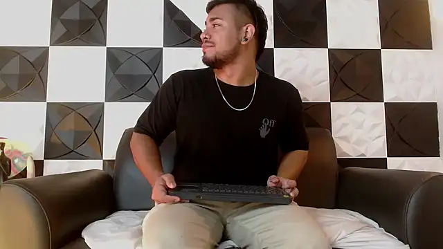 BrianMalonee online show from February 2025 01:44:01 PM