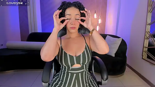 Snapshot of AlessaRomero chatting on January 2025 08:00:02 PM AlessaRomero online show from January 2025 08:00:02 PM