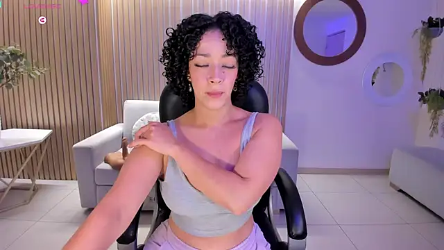 Snapshot of AlessaRomero chatting on February 2025 02:04:02 AM AlessaRomero online show from February 2025 02:04:02 AM