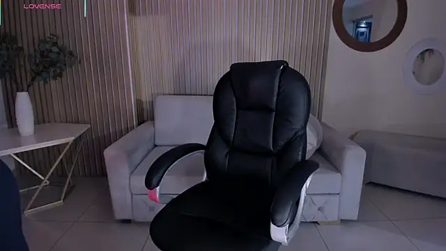 AlessaRomero online show from November 2025 12:11:02 AM