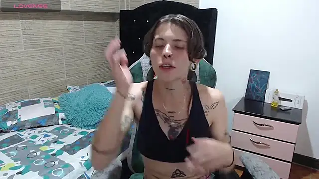 Snapshot of pretty_cristal69 chatting on December 2024 10:39:02 PM pretty cristal69 online show from December 2024 10:39:02 PM