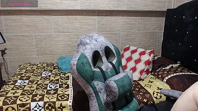 Snapshot of pretty_cristal69 chatting on January 2025 01:54:01 AM pretty cristal69 online show from January 2025 01:54:01 AM