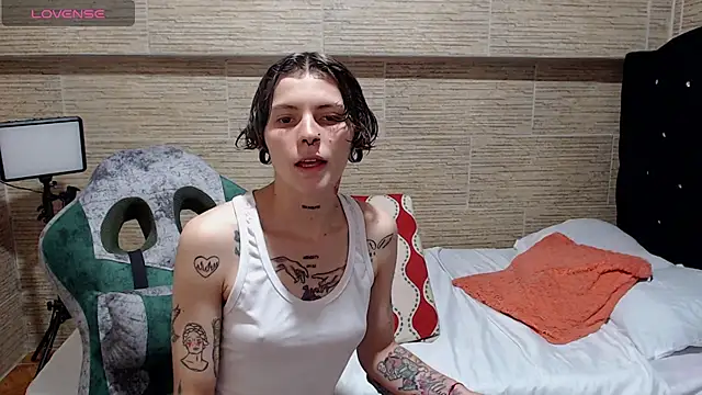 Snapshot of pretty_cristal69 chatting on February 2025 10:39:01 PM pretty cristal69 online show from February 2025 10:39:01 PM