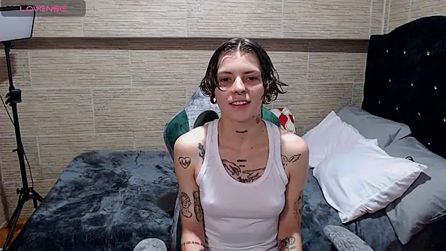 Snapshot of pretty_cristal69 chatting on February 2025 10:31:01 PM pretty cristal69 online show from February 2025 10:31:01 PM