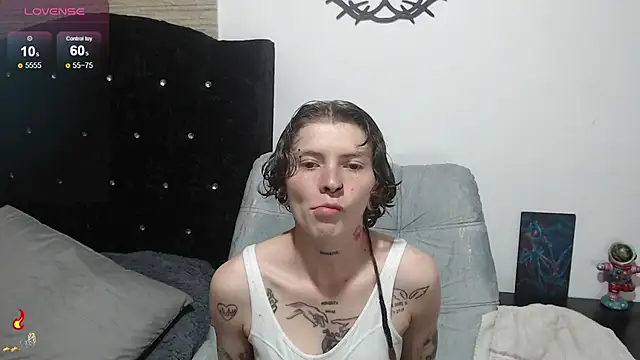 Snapshot of pretty_cristal69 chatting on September 2025 10:42:02 PM pretty cristal69 online show from September 2025 10:42:02 PM