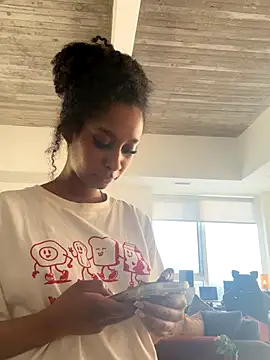 Your Paris online show from December 2025 04:58:02 PM