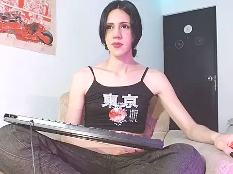 lucydreamm online show from July 2026 10:35:02 PM