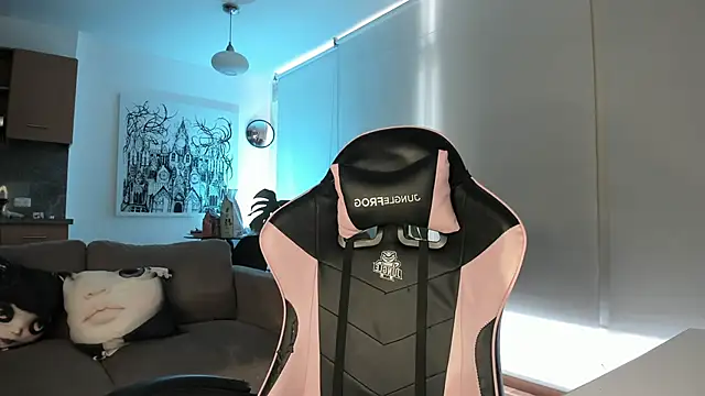 Snapshot of annie_gh chatting on April 2026 06:10:01 PM annie gh online show from April 2026 06:10:01 PM