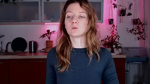 Snapshot of Elly_Helly chatting on December 2024 08:37:01 PM Elly Helly online show from December 2024 08:37:01 PM