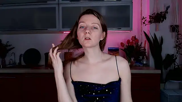 Snapshot of Elly_Helly chatting on January 2025 08:37:01 PM Elly Helly online show from January 2025 08:37:01 PM