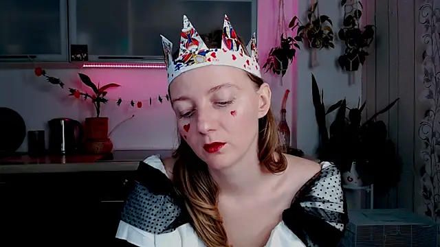 Elly Helly online show from October 2025 08:21:02 PM