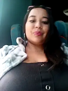 Snapshot of Cristal__04 chatting on October 2025 05:52:01 PM Cristal 04 online show from October 2025 05:52:01 PM