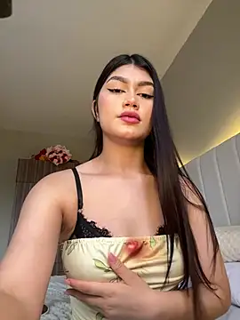 Snapshot of EmmaMartiinez chatting on April 2026 08:37:01 PM EmmaMartiinez online show from April 2026 08:37:01 PM