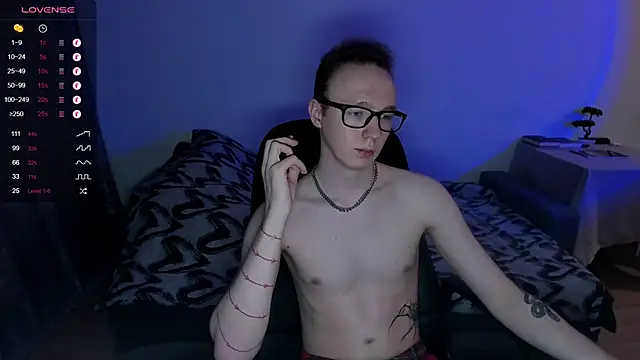 Snapshot of Alex_silents chatting on December 2024 01:03:01 PM Alex silents online show from December 2024 01:03:01 PM