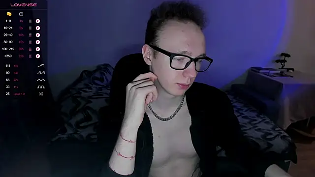 Snapshot of Alex_silents chatting on December 2024 02:22:01 PM Alex silents online show from December 2024 02:22:01 PM