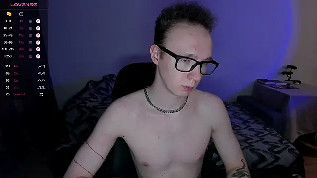 Snapshot of Alex_silents chatting on December 2024 05:37:02 PM Alex silents online show from December 2024 05:37:02 PM