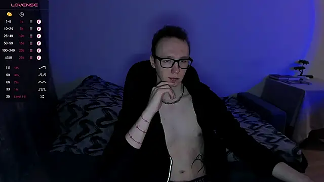 Snapshot of Alex_silents chatting on December 2024 01:02:01 PM Alex silents online show from December 2024 01:02:01 PM