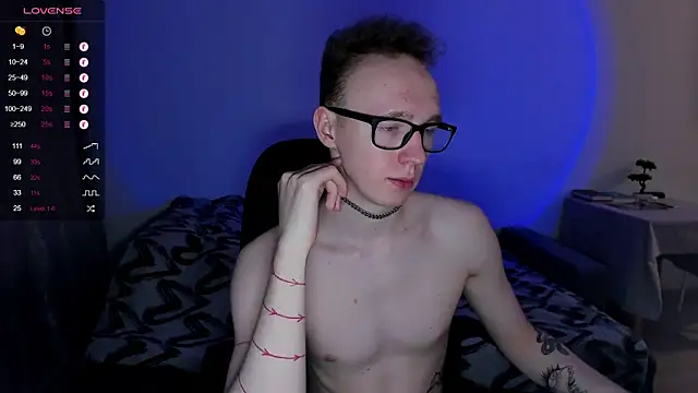 Snapshot of Alex_silents chatting on January 2025 06:32:01 PM Alex silents online show from January 2025 06:32:01 PM