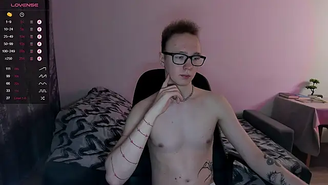 Snapshot of Alex_silents chatting on January 2025 01:49:01 PM Alex silents online show from January 2025 01:49:01 PM