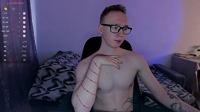 Snapshot of Alex_silents chatting on March 2025 01:07:01 PM Alex silents online show from March 2025 01:07:01 PM