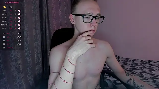 Snapshot of Alex_silents chatting on March 2025 04:11:02 PM Alex silents online show from March 2025 04:11:02 PM