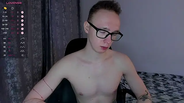 Snapshot of Alex_silents chatting on March 2025 04:06:02 PM Alex silents online show from March 2025 04:06:02 PM