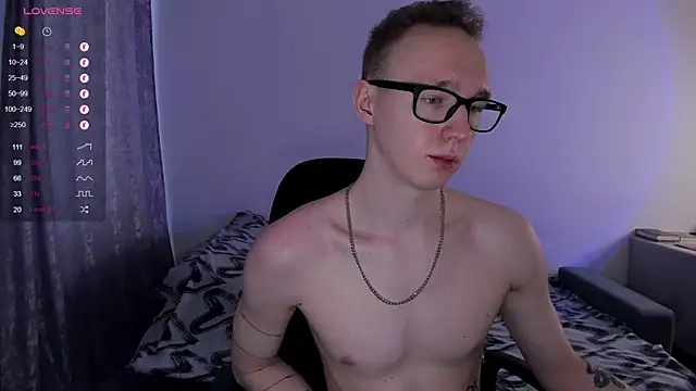 Snapshot of Alex_silents chatting on March 2025 01:12:01 PM Alex silents online show from March 2025 01:12:01 PM