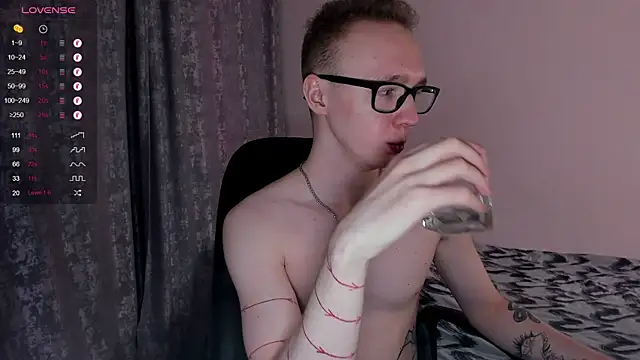 Snapshot of Alex_silents chatting on March 2025 04:13:02 PM Alex silents online show from March 2025 04:13:02 PM