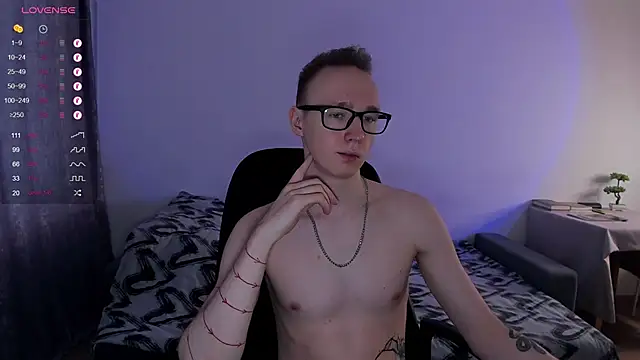 Snapshot of Alex_silents chatting on March 2025 01:08:01 PM Alex silents online show from March 2025 01:08:01 PM