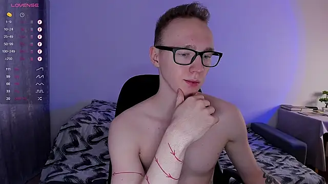 Snapshot of Alex_silents chatting on March 2025 01:07:02 PM Alex silents online show from March 2025 01:07:02 PM