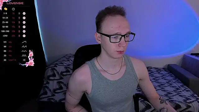 Snapshot of Alex_silents chatting on September 2025 01:02:01 PM Alex silents online show from September 2025 01:02:01 PM