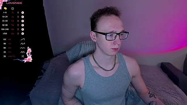 Snapshot of Alex_silents chatting on October 2025 10:13:02 AM Alex silents online show from October 2025 10:13:02 AM