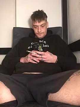 Snapshot of Simboxxx040 chatting on March 2025 07:47:01 AM Simboxxx040 online show from March 2025 07:47:01 AM