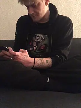 Snapshot of Simboxxx040 chatting on March 2026 11:33:01 PM Simboxxx040 online show from March 2026 11:33:01 PM