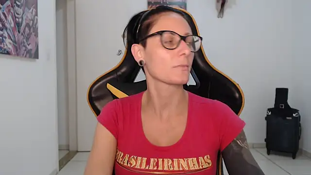 Snapshot of CrisBathoryxxx chatting on December 2024 10:02:02 PM CrisBathoryxxx online show from December 2024 10:02:02 PM