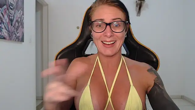 Snapshot of CrisBathoryxxx chatting on March 2025 01:50:02 AM CrisBathoryxxx online show from March 2025 01:50:02 AM