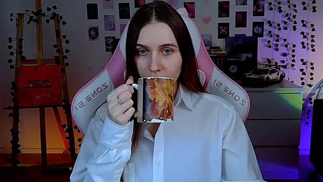 AliceCharmy online show from September 2025 04:42:02 PM