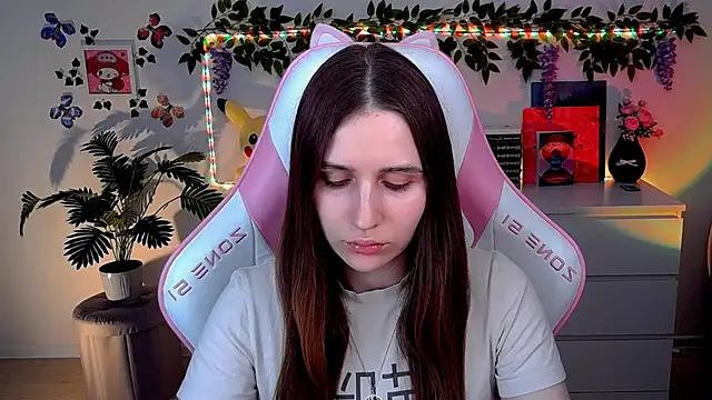 Snapshot of AliceCharmy chatting on April 2026 03:43:01 PM AliceCharmy online show from April 2026 03:43:01 PM