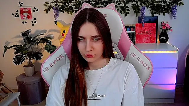 Snapshot of AliceCharmy chatting on April 2026 01:48:02 PM AliceCharmy online show from April 2026 01:48:02 PM