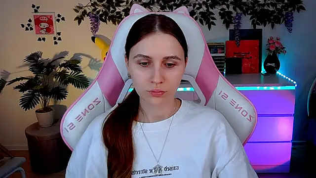 Snapshot of AliceCharmy chatting on April 2026 02:46:02 PM AliceCharmy online show from April 2026 02:46:02 PM