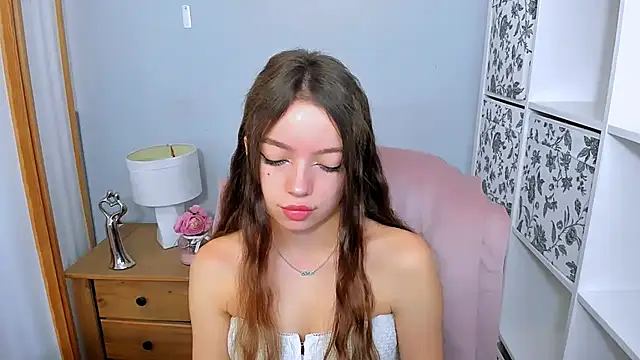 GraceLips online show from September 2025 05:31:01 AM