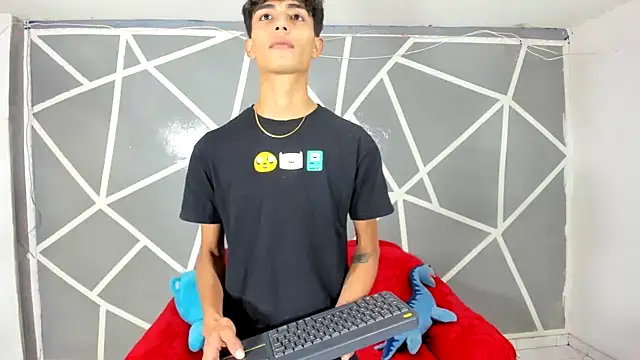 oliverhot2005 online show from December 2024 07:32:02 PM