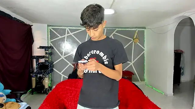 oliverhot2005 online show from January 2025 10:01:01 PM