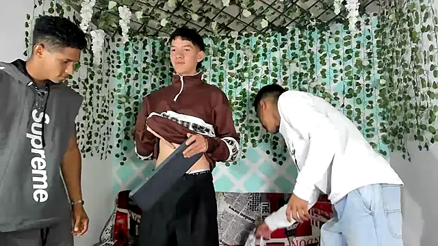 oliverhot2005 online show from February 2025 07:25:02 PM