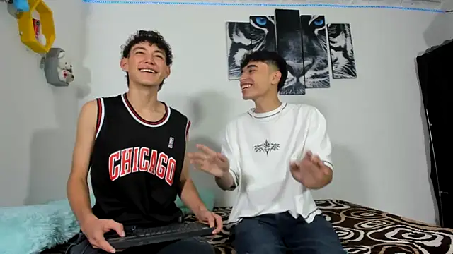 oliverhot2005 online show from March 2025 01:08:02 PM