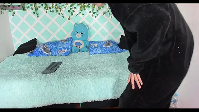 oliverhot2005 online show from November 2025 01:55:02 PM