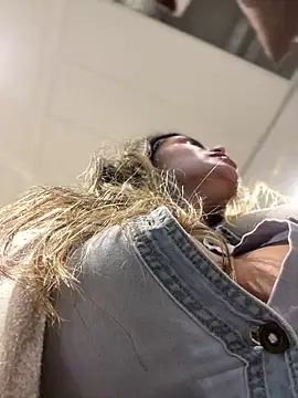 Snapshot of melanny10 chatting on December 2024 01:11:01 PM melanny10 online show from December 2024 01:11:01 PM