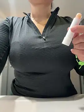 Snapshot of melanny10 chatting on December 2024 11:49:02 AM melanny10 online show from December 2024 11:49:02 AM