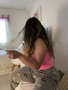 Snapshot of melanny10 chatting on January 2025 08:18:02 AM melanny10 online show from January 2025 08:18:02 AM