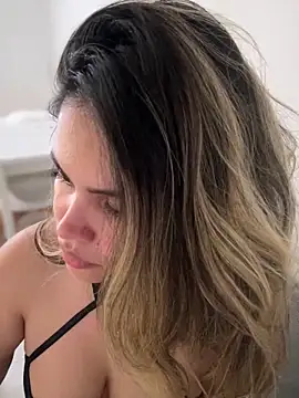 Snapshot of melanny10 chatting on February 2025 11:30:01 AM melanny10 online show from February 2025 11:30:01 AM